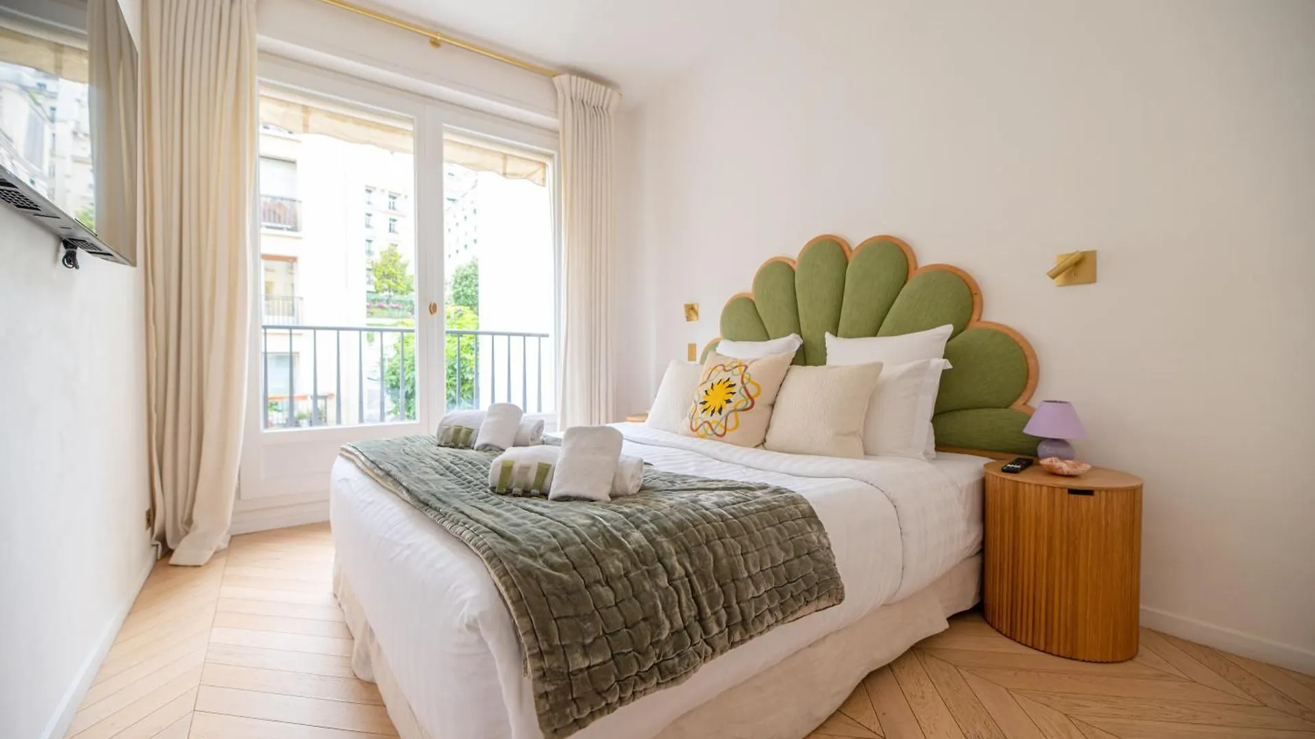 Luxury Flat Eiffel Tower View
